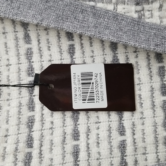 Grey and white hip length sweater cardigan. One size - Picture 4 of 4